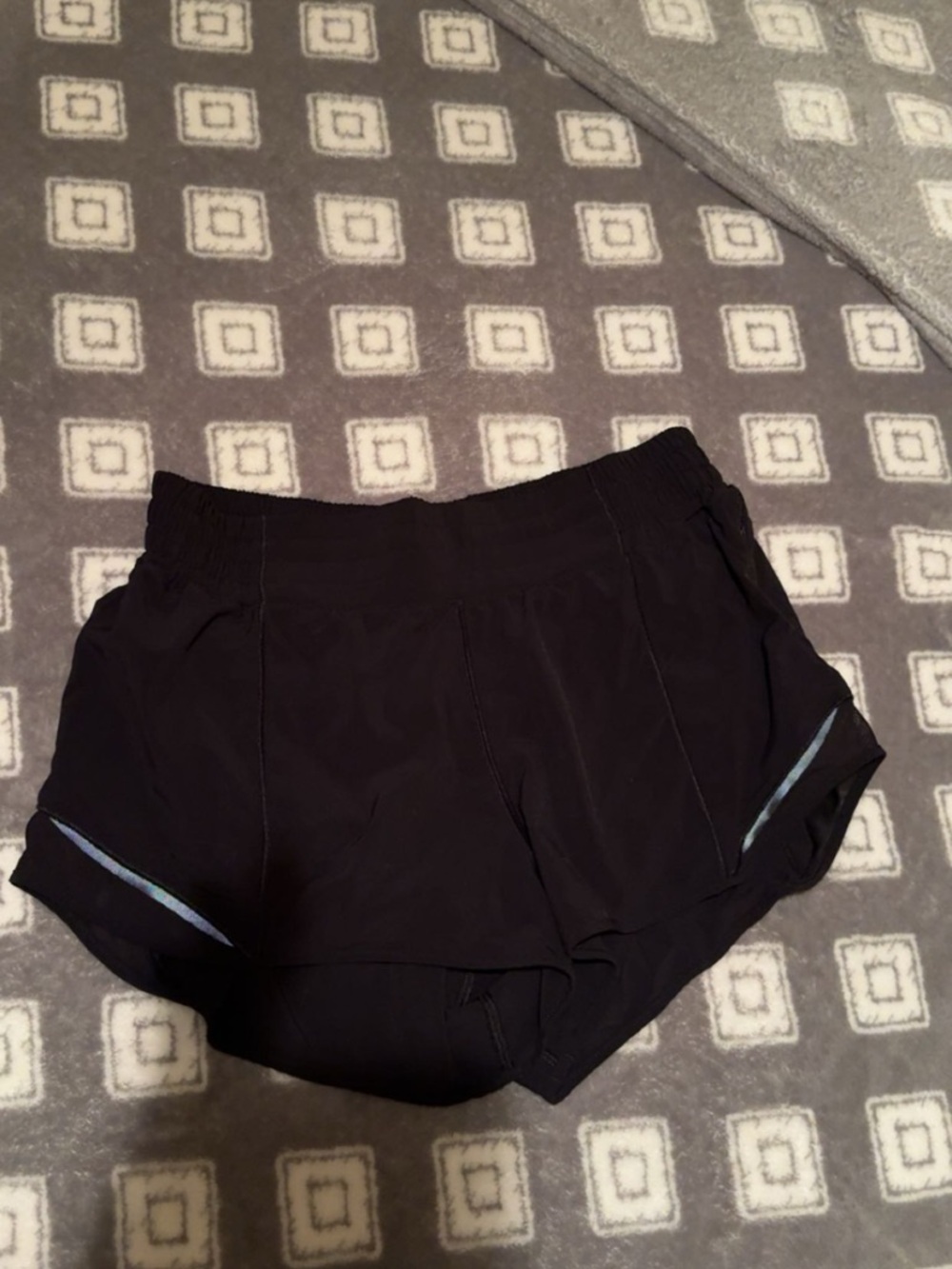 lululemon hotty hot 2.5 inch shorts